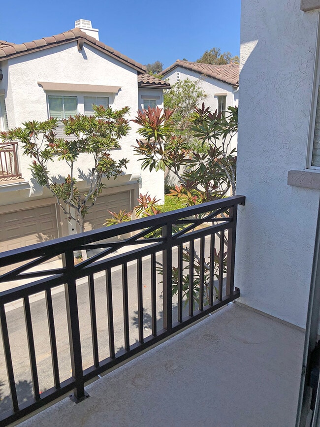 3767 Carmel View Rd in San Diego, CA - Foto de edificio - Building Photo