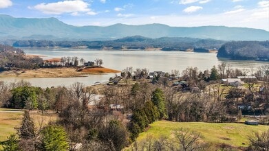 664 E Meeting St in Dandridge, TN - Building Photo - Building Photo