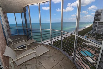 8231 Bay Colony Dr in Naples, FL - Building Photo - Building Photo