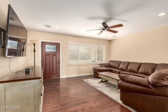 722 E McLellan Blvd in Phoenix, AZ - Foto de edificio - Building Photo