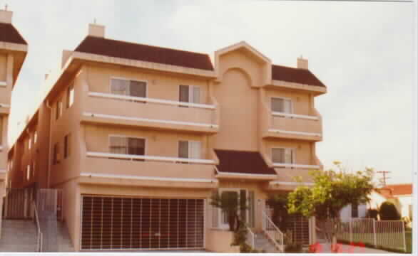 Hi Point Apartments in Los Angeles, CA - Building Photo