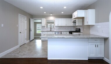 5520 Lawson St in Houston, TX - Building Photo - Building Photo