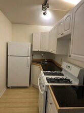 2025 E Greenwich Ave in Milwaukee, WI - Foto de edificio - Building Photo