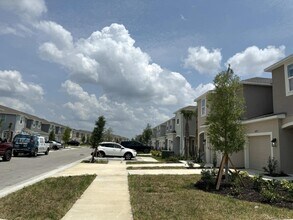 8477 Lunar Skye St in Sarasota, FL - Building Photo - Building Photo