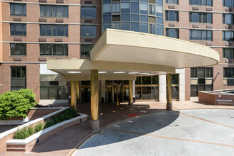 Riello Edgewater in Edgewater, NJ - Foto de edificio - Building Photo