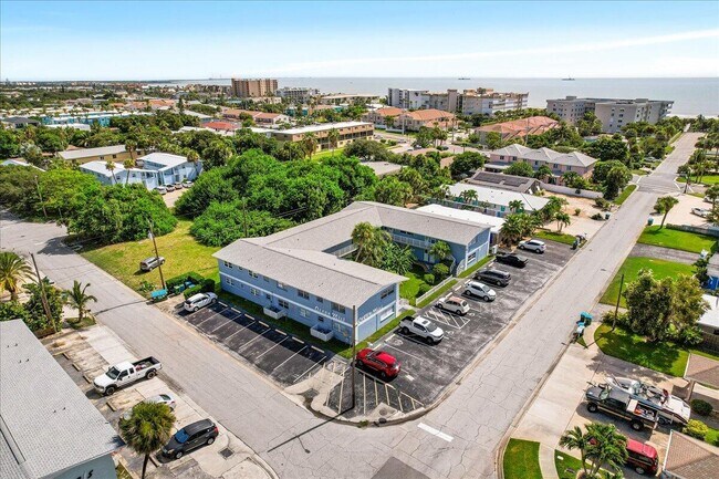 302 Lincoln Ave in Cape Canaveral, FL - Building Photo - Building Photo