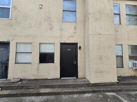 7030 Fair Oaks Ave in Dallas, TX - Building Photo