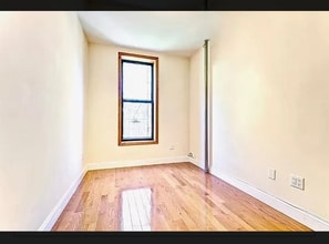 172 Sherman Ave in New York, NY - Building Photo - Building Photo