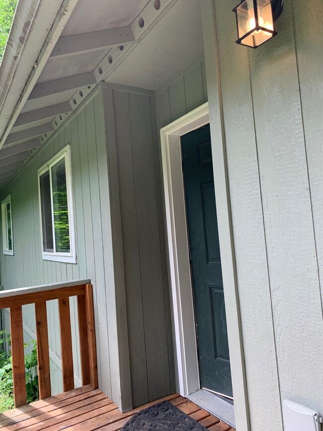 110 E Peyton Pl in Shelton, WA - Building Photo - Building Photo