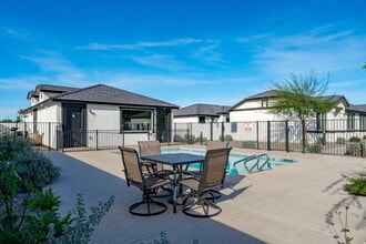 6606 W Paradise Ln in Glendale, AZ - Building Photo - Building Photo