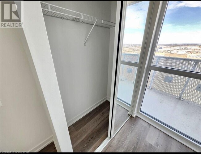 225 Commerce St in Vaughan, ON - Building Photo - Building Photo