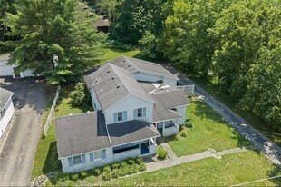 21 Victor Mendon Rd in Mendon, NY - Building Photo