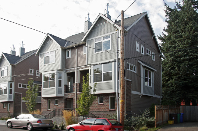 3527 NE Grand Ave in Portland, OR - Building Photo - Building Photo