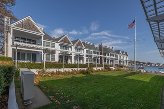 Stirling Cove in Greenport, NY - Building Photo - Building Photo