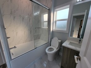 816 Glenwood Ave in Kelowna, BC - Building Photo - Building Photo