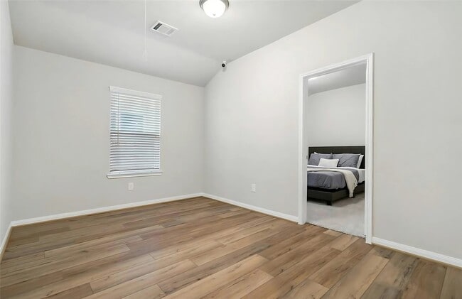 property at 205 Cresta Cv Ct