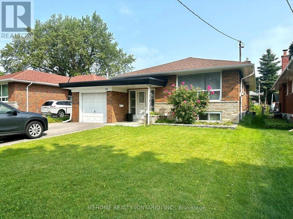 92 Scarden Ave in Toronto, ON - Building Photo