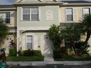 16 Key W Ct in Weston, FL - Foto de edificio - Building Photo