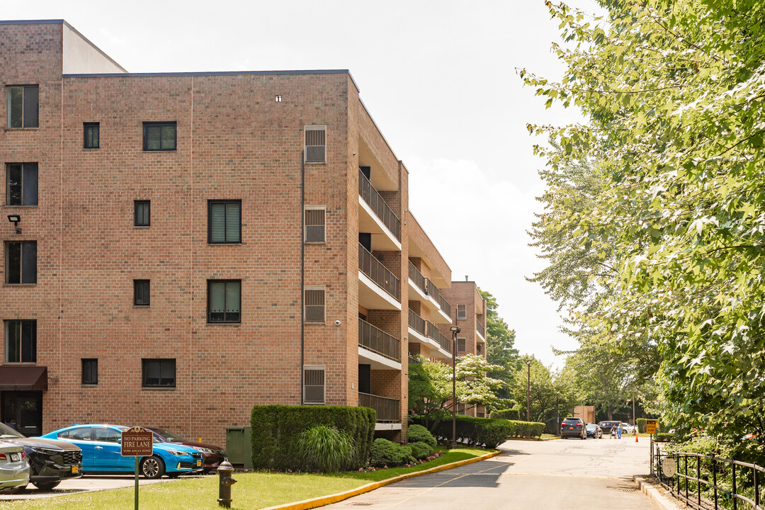 Woodlands Condos in Staten Island, NY - Building Photo