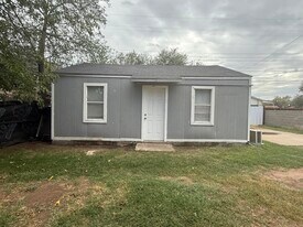 1321 25th St in Lubbock, TX - Building Photo