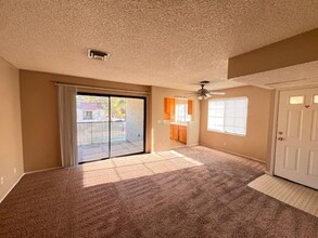 4801 Nara Vista Way in Las Vegas, NV - Building Photo - Building Photo