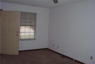 1019 N Kiger Rd in Independence, MO - Building Photo - Building Photo
