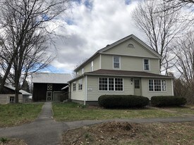 37 Middle St in Hadley, MA - Building Photo