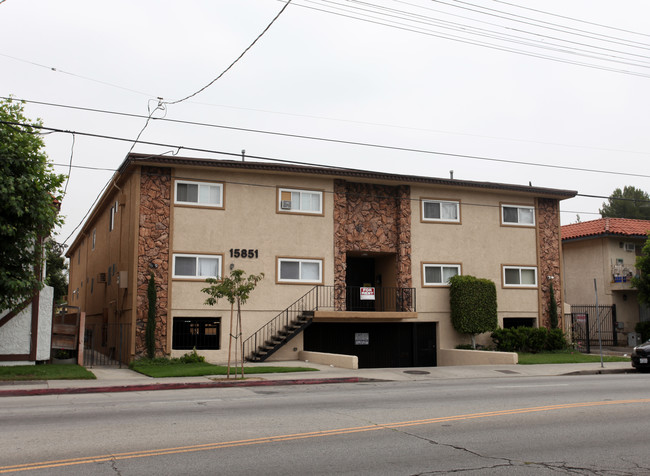 Vanowen Apartments in Van Nuys, CA - Foto de edificio - Building Photo