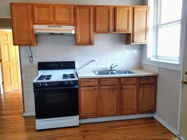 2214 N St Louis Ave in Chicago, IL - Building Photo - Building Photo
