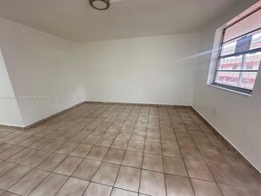 4655 Palm Ave, Unit 221 in Hialeah, FL - Building Photo - Building Photo