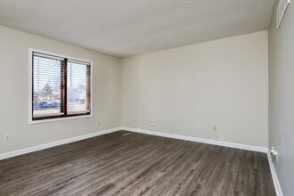 1253 Advance Dr in Florissant, MO - Foto de edificio - Building Photo