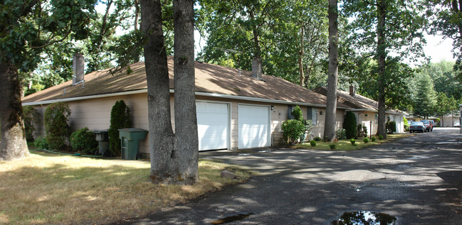 Oakgrove Village in Salem, OR - Building Photo - Building Photo