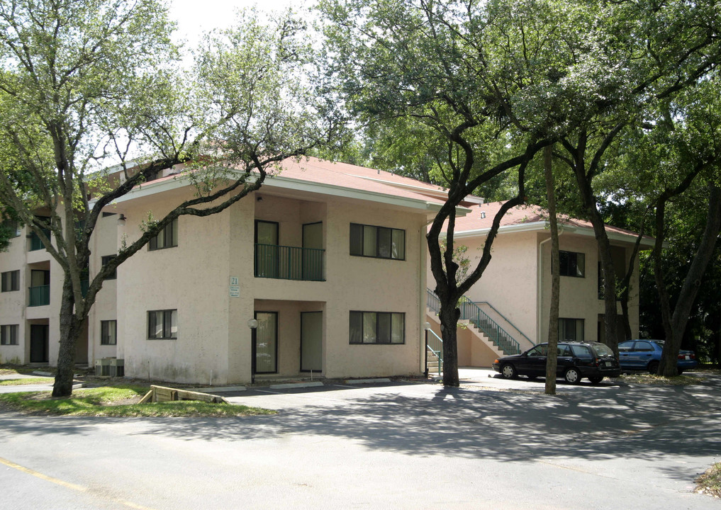 Marina Oaks in Fort Lauderdale, FL - Building Photo