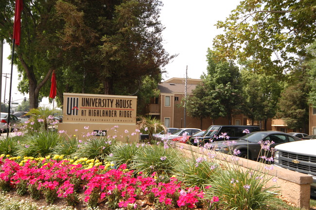 Fallkirk Campus Apartments in Riverside, CA - Foto de edificio - Other