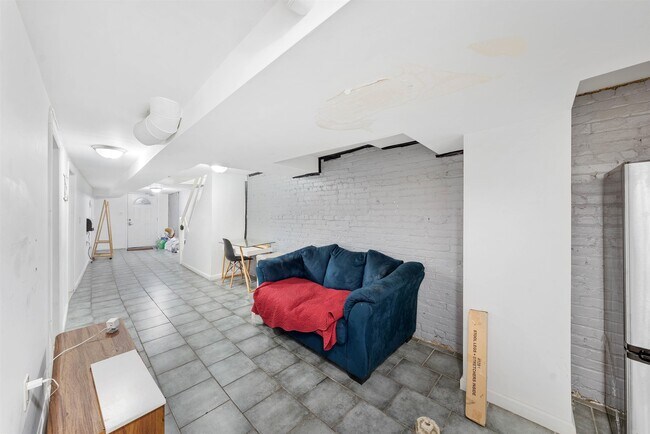 294 Ege Ave in Jersey City, NJ - Building Photo - Building Photo