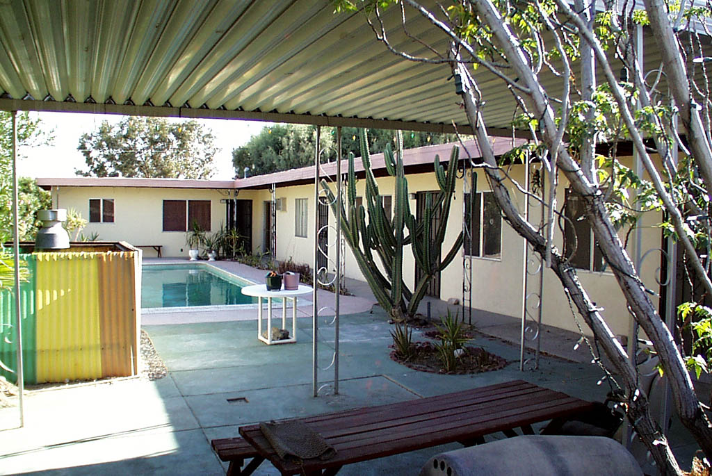 4 Unit Motel/Apartment in Desert Hot Springs, CA - Building Photo