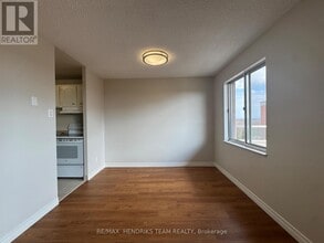610 Lake St in St Catharines, ON - Building Photo - Building Photo