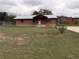 1616 Lonesome in Canyon Lake, TX - Building Photo
