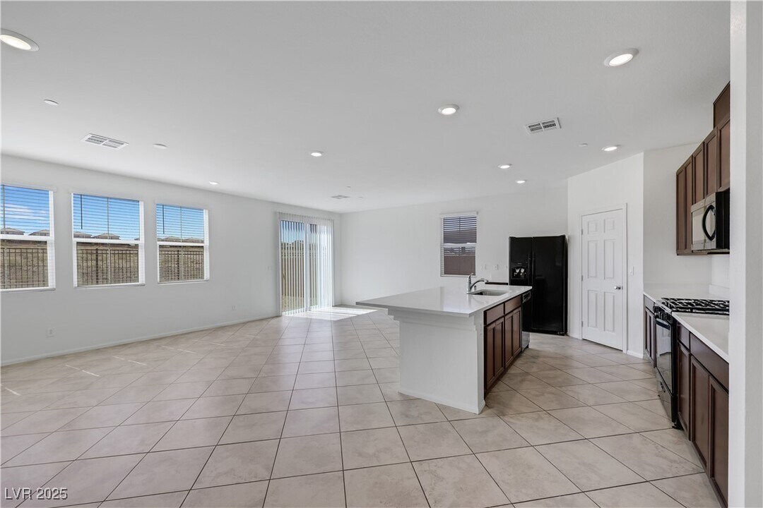 2797 Donatello Manor Pl in Henderson, NV - Building Photo