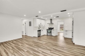 49 NE 5th Ave in Deerfield Beach, FL - Building Photo - Building Photo