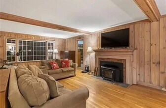 160 Woodbine Rd in South Kingstown, RI - Building Photo - Building Photo