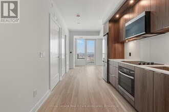 60 Central Park Roadway in Toronto, ON - Building Photo - Building Photo