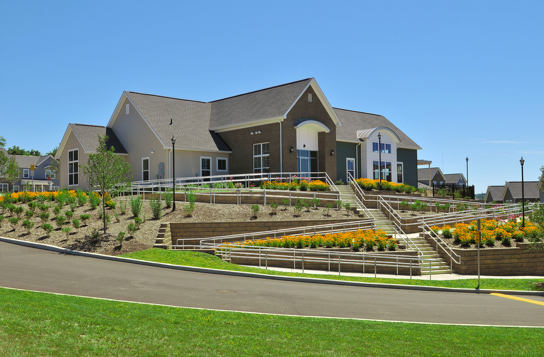 Village at Arlington in Youngstown, OH - Building Photo