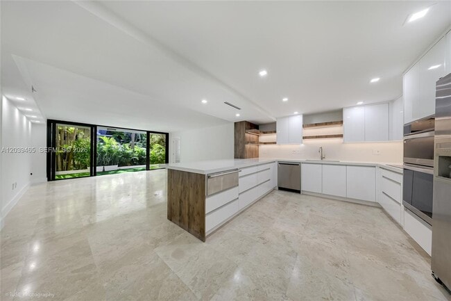 property at 101 Ocean Ln Dr