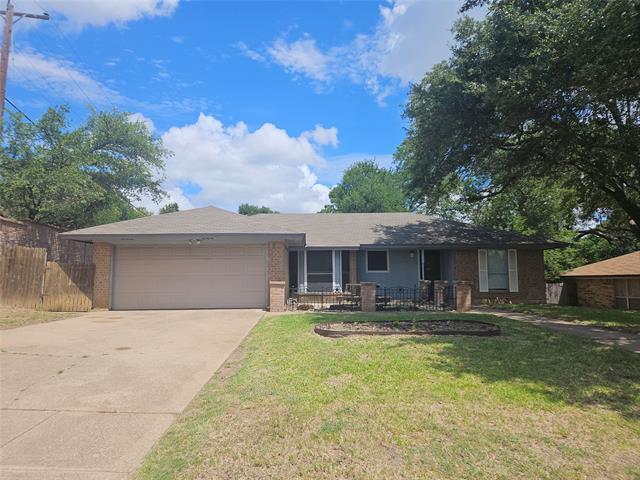 731 Bristol Dr in Mansfield, TX - Building Photo
