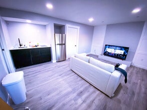9483 S Buttonwood Dr, Unit 4 - Basement Apartment in Sandy, UT - Building Photo - Building Photo