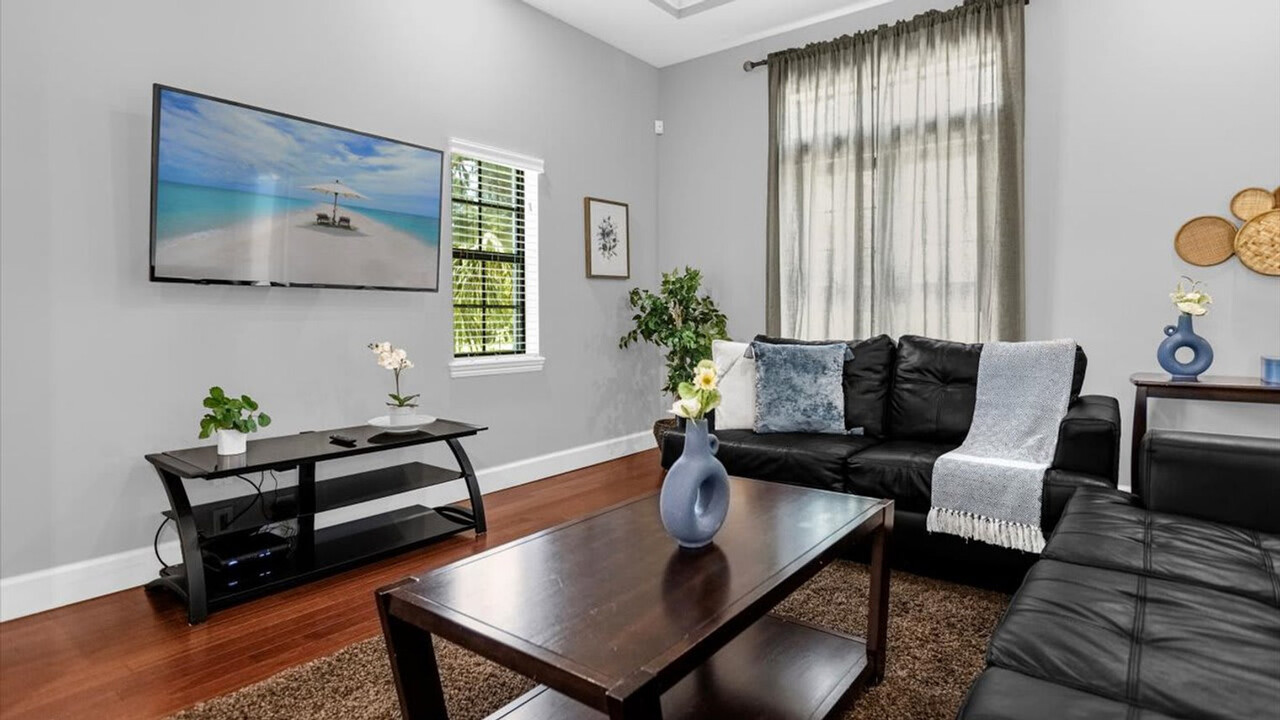 8200 Vineland Ave-Unit -FL3-ID1019306P in Orlando, FL - Building Photo