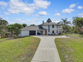 9752 SE Highborne Way in Hobe Sound, FL - Building Photo