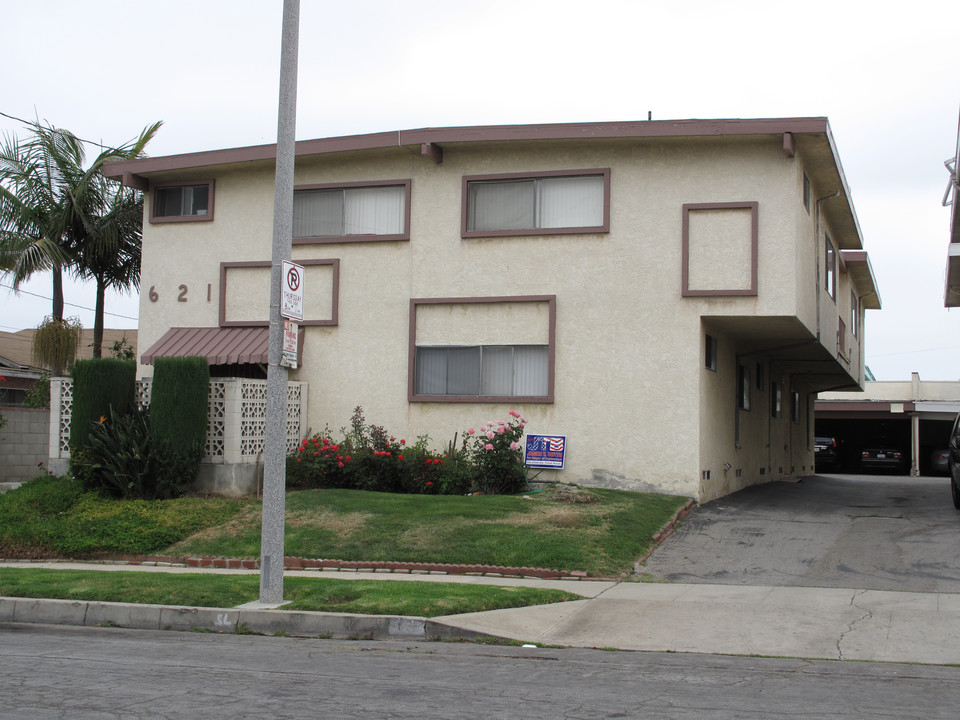 621 E Queen St in Inglewood, CA - Foto de edificio