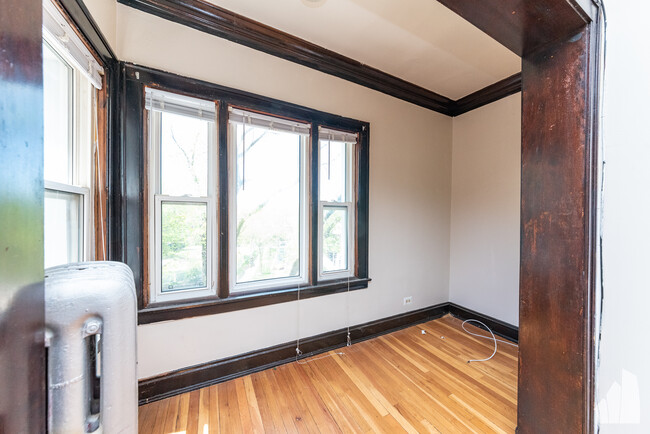 7737 N Sheridan Rd, Unit 55-1 in Chicago, IL - Building Photo - Building Photo